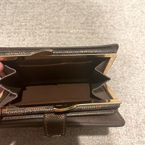 Louie Vuitton French Wallet - Picture 8 of 8